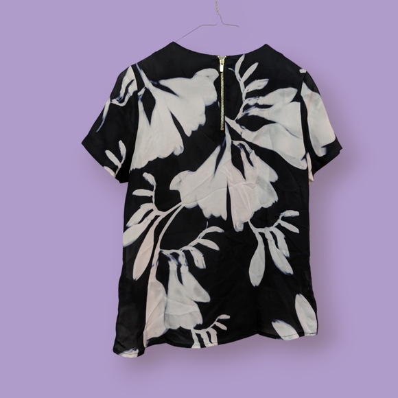 H&M Modern Classic Short Sleeve Floral Motif Blouse, Size 4 - Picture 2 of 2